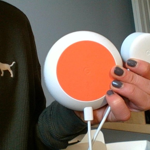 Google Home Mini - Picture 2 of 3